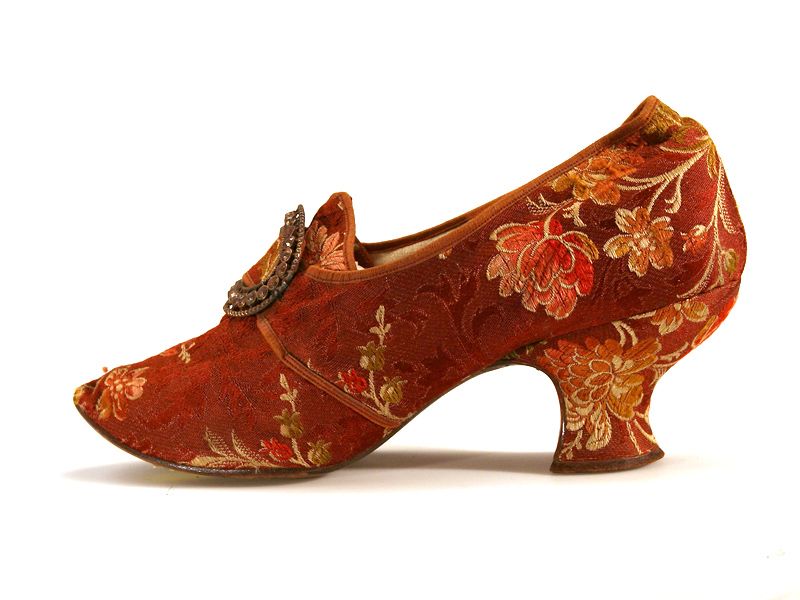 Средневековые туфли. Обувь Барокко (16 – 17 века). Туфли мюли 18 век. Европейская обувь 19 века-. Обувь в стиле рококо 18 век.