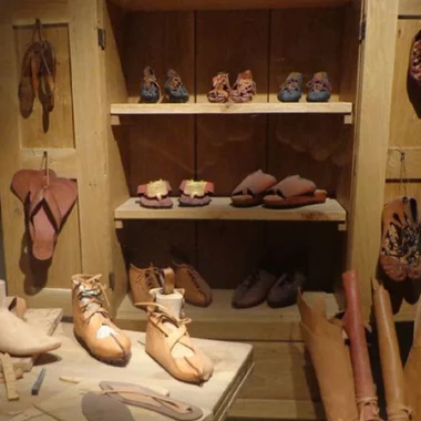 خوشبو ماندن در تابستان؛ راهنمای کامل عطر در گرما