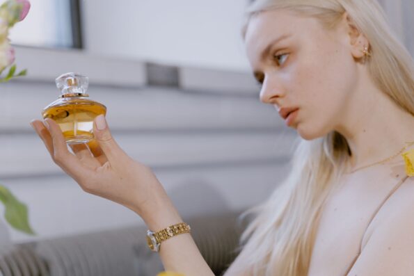 عطر شرقی چیست؟ راهنمای کامل خانوادههای بویایی