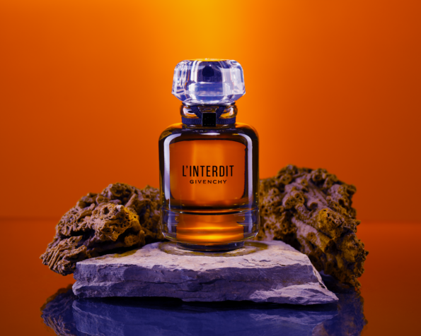 عطر شرقی چیست؟ راهنمای کامل خانوادههای بویایی